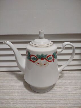 Sango China Christmas Teapot Noel Pattern #8401 Holiday Dinnerware Vintage 1990